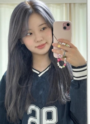 「一瞬誰かわからなかった」NiziUメンバーのオフ感溢れる自撮りショットにコメント殺到