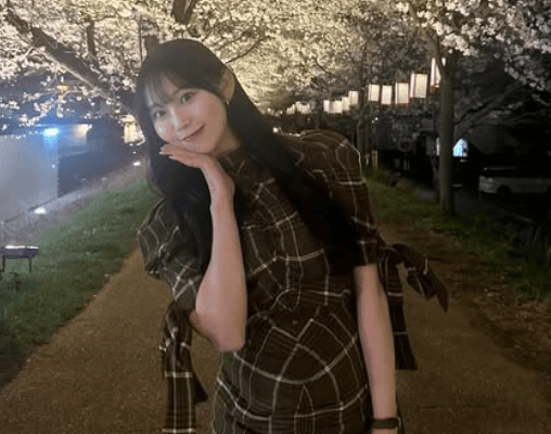 「はぁ〜〜無理大好きすぎて…」美女アナウンサー、夜桜をバックに”女子アナコーデ”を公開！言葉にできない美しさだと話題に「美しいです」