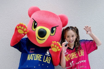 平野綾、人生初のバレーボール始球式で一発成功！