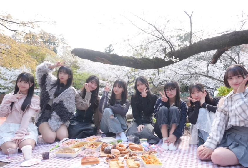 「ピクニック天使たち」「青春すぎる！」OCHA NORMAのお花見＆全国制覇ショットが話題に