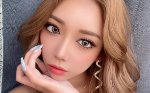 「夏先取りネイルが眩しすぎる！」あおぽん、爽やかブルーのオフショット公開にファン歓喜