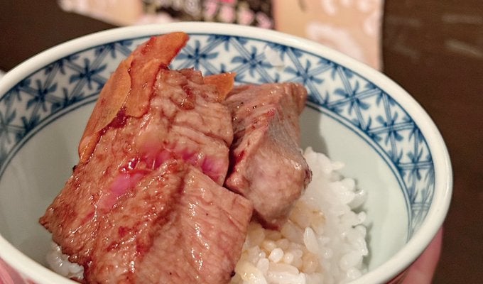 「幼なじみコンビ尊い…」声優・岡本信彦　あの超人気声優と焼肉！！仲睦まじい様子が可愛すぎると話題に