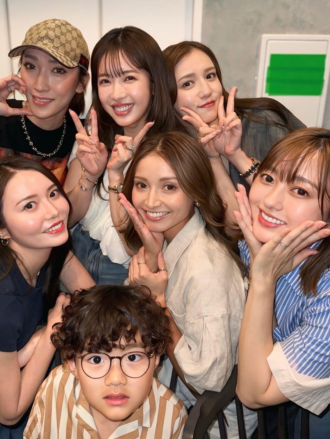美人大集合！？菊地亜美が友達との集合ショットを公開し話題に！？