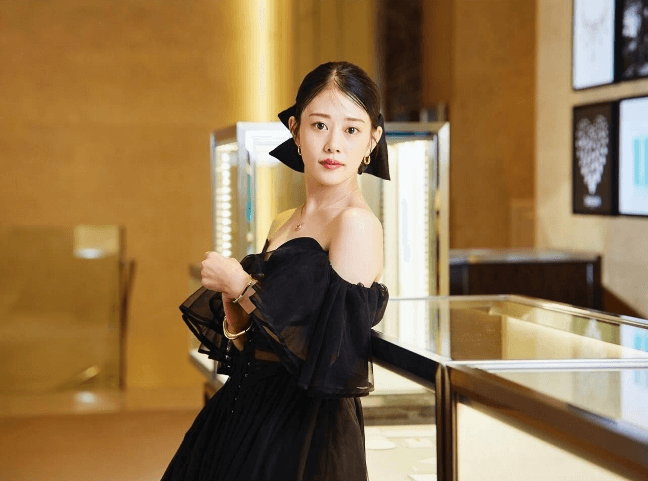 「美しいのは貴方です」高畑充希、丸の内のクリスマスBOXスポットへ出現！意外な秘密も暴露！？