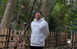 「木々のパワーを感じる…」川崎憲次郎、神社参拝ショットに癒しの声