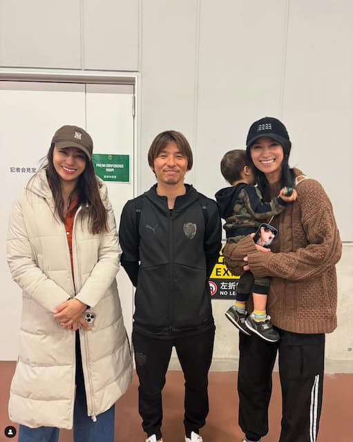 乾貴史、タレントの高橋姉妹との3ショットを公開！