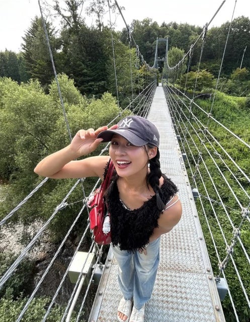 爽快ショット！陸上美女アスリート・榎本樹羅が夏の自然満喫姿を披露