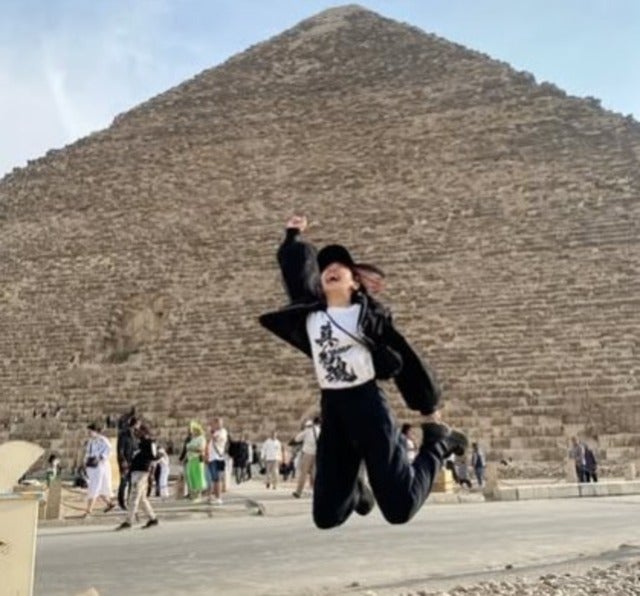 上原浩治の雑談魂記念Tシャツを原愛梨が世界にアピール！