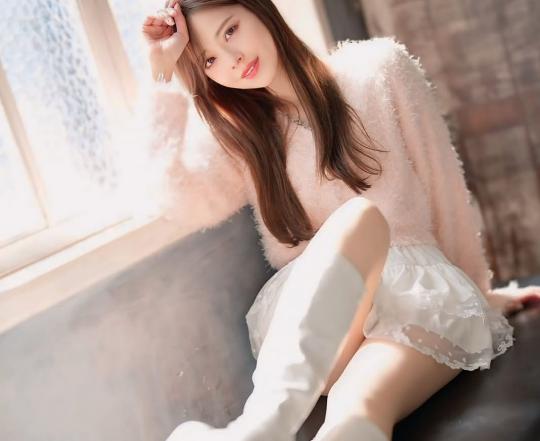 「天使にしか見えない」美女レースクイーン、”窓際のエンジェルショット”を披露！喝も入れファンパワーMAX「元気出ました」
