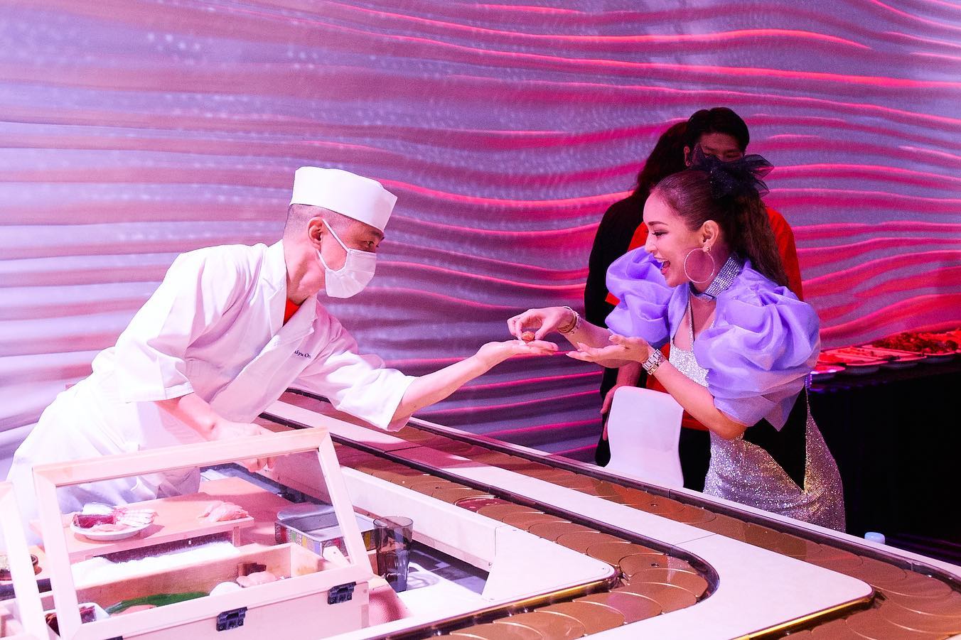 ㊗︎44歳 浜崎あゆみが誕生日パーティーに回転寿司を設営⁉️「感動的に美味しかったです😭」