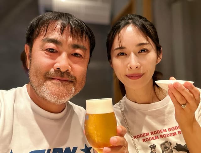 イチロー兄が妻の誕生日をお祝い！夫婦ツーショットを公開し「お誕生日おめでとう♬」とコメント