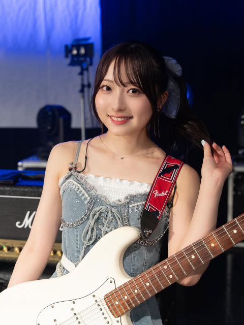 美肌全開ギター女子ショットの魅力に悶絶⁉ガールズバンド激カワメンバーの最新インスタショットが話題に！