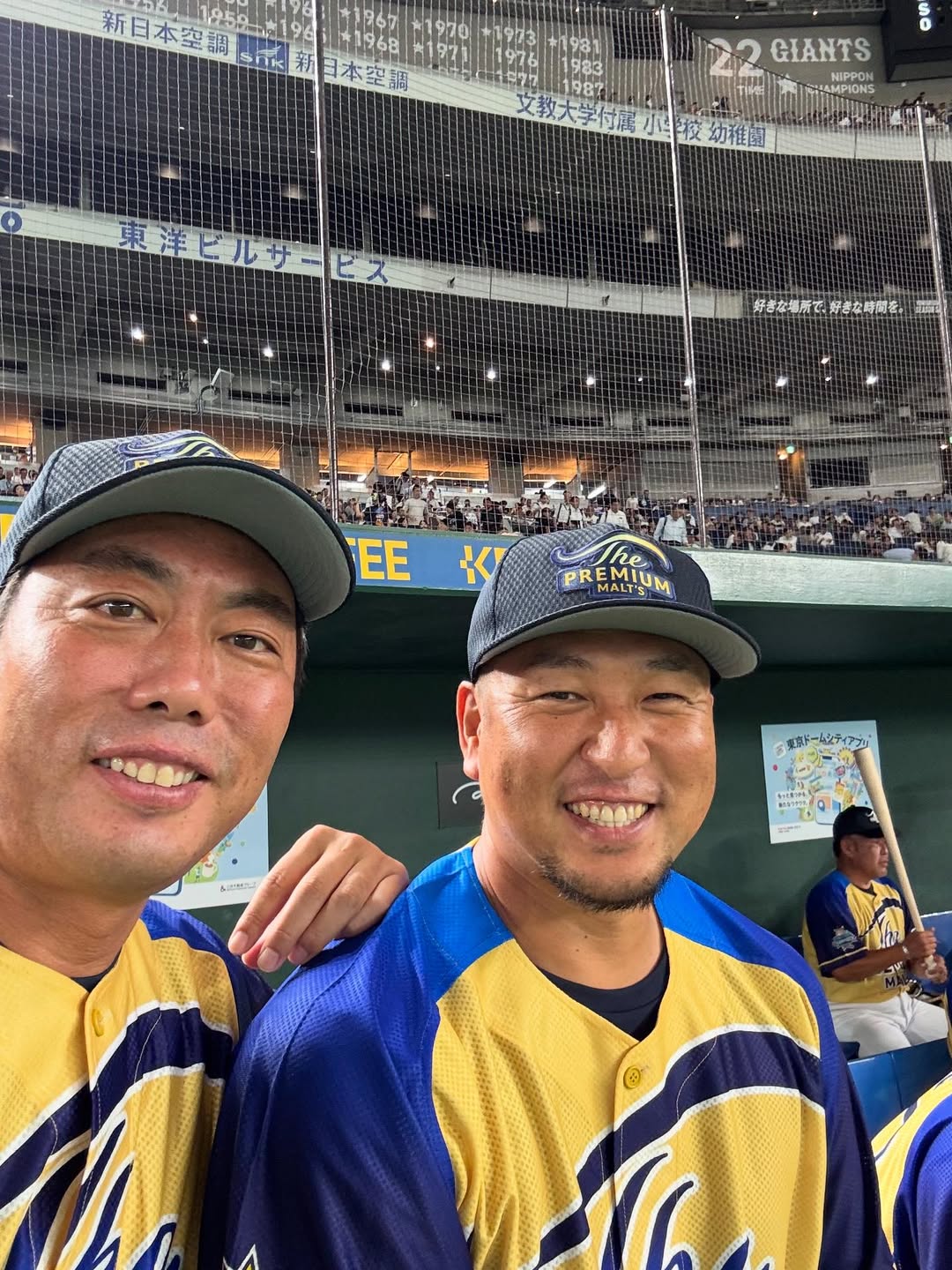 「もうちょっと現役でいけたんちゃうの？」上原浩治、MVPを獲得した中島宏之との2ショットを公開！