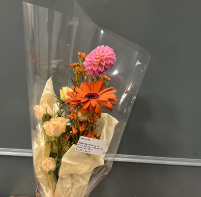 松川星、美しい花束の投稿にファンから称賛の声！「素敵なお花ですね！」