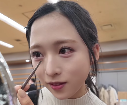小栗有以、FNS歌謡祭の“こだわり涙袋”メイクを公開！ファン大興奮「なんてったってゆいゆい♡」