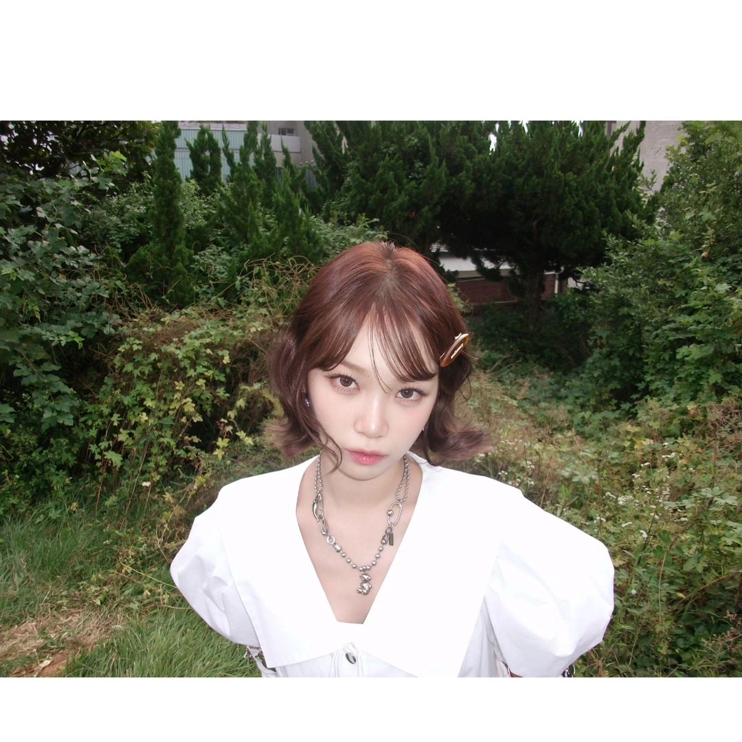 LE SSERAFIM・チェウォン、自然の中で輝く純白の美しさを披露！