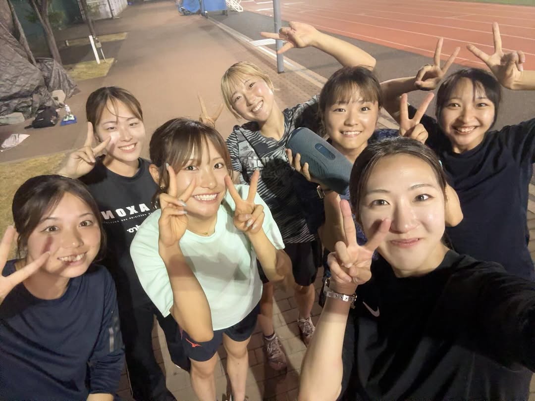 甲南大学女子陸上競技部がキュートな部員たちのオフショットを公開！フレッシュなピース思い出ショットを披露