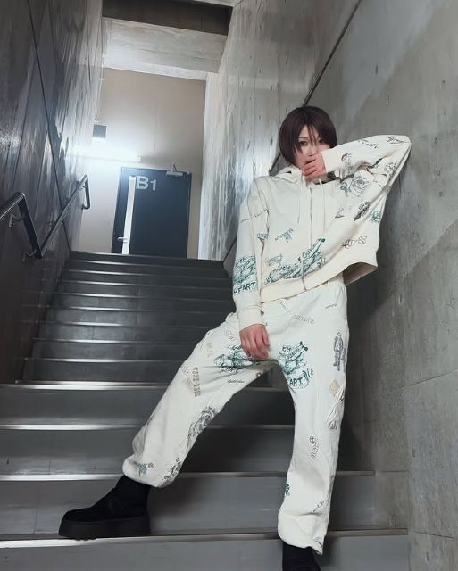 「久しぶりのイメチェンです！」"絶対不屈彼女"安納サオリ、実は年末に髪の毛を『紫』にしていた!?