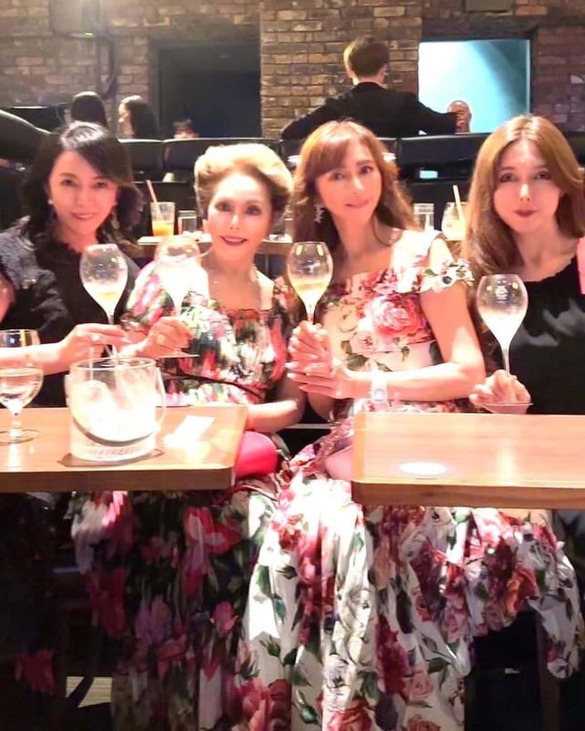 デヴィ夫人が豪華4ショット📸小林幸子のライブを堪能！