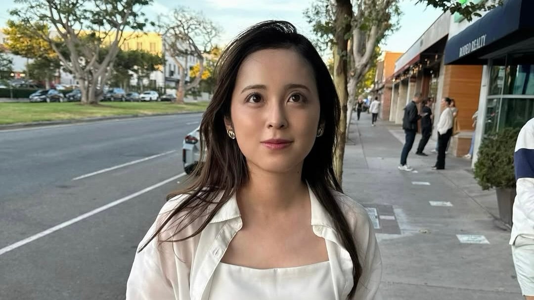 久慈暁子、可愛すぎる上目遣いショットにファン悶絶！「めっちゃ綺麗」