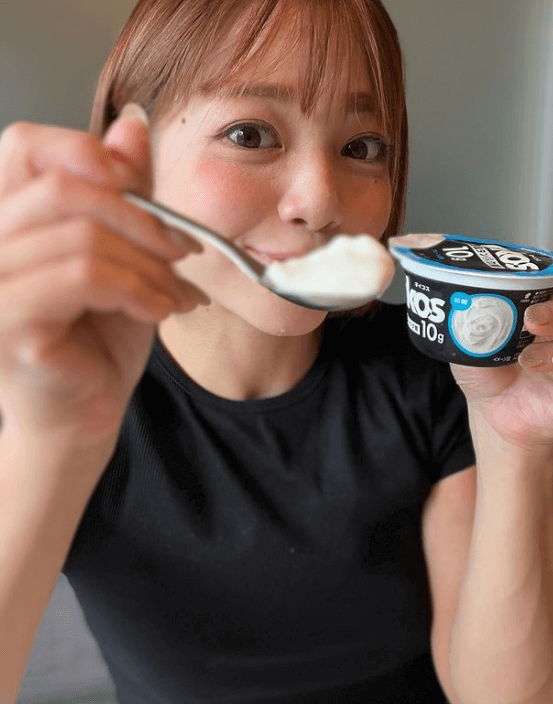 筋トレ美女子・SAORIが「はい、あーん」のシチュフォト投稿＆タンパク質食を紹介！