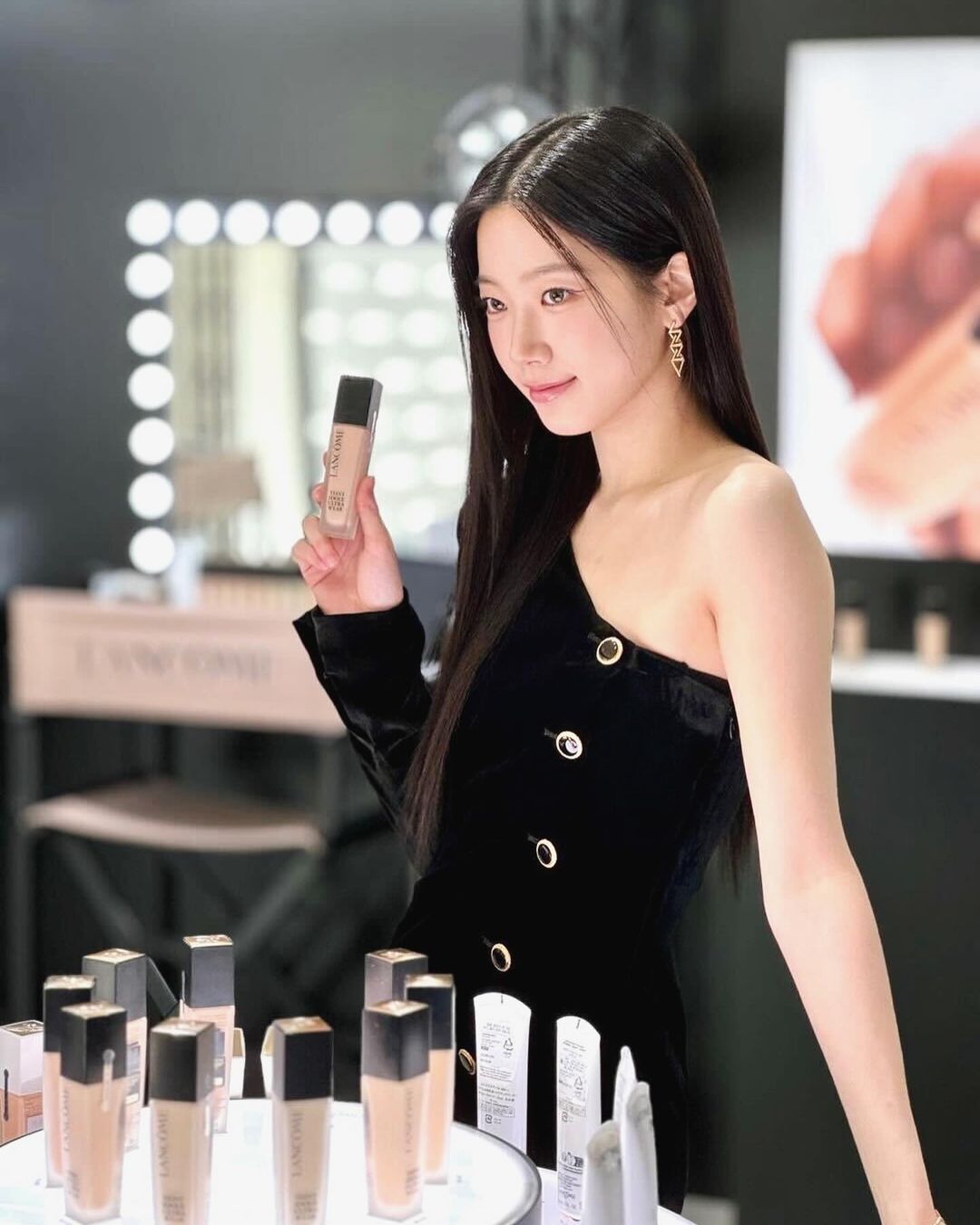 &TEAMのKとの熱愛報道が出たLE SSERAFIMの日本人メンバー・カズハが美人すぎるショットを公開