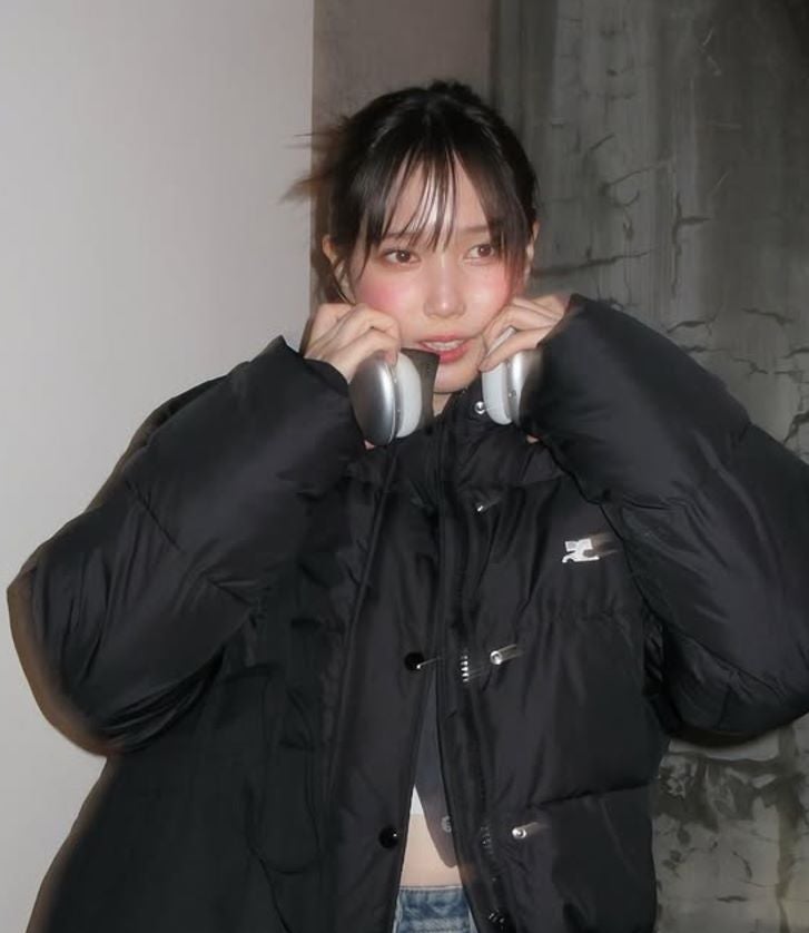 「破壊力やばすぎ」本田翼が黒冬コーデを大公開