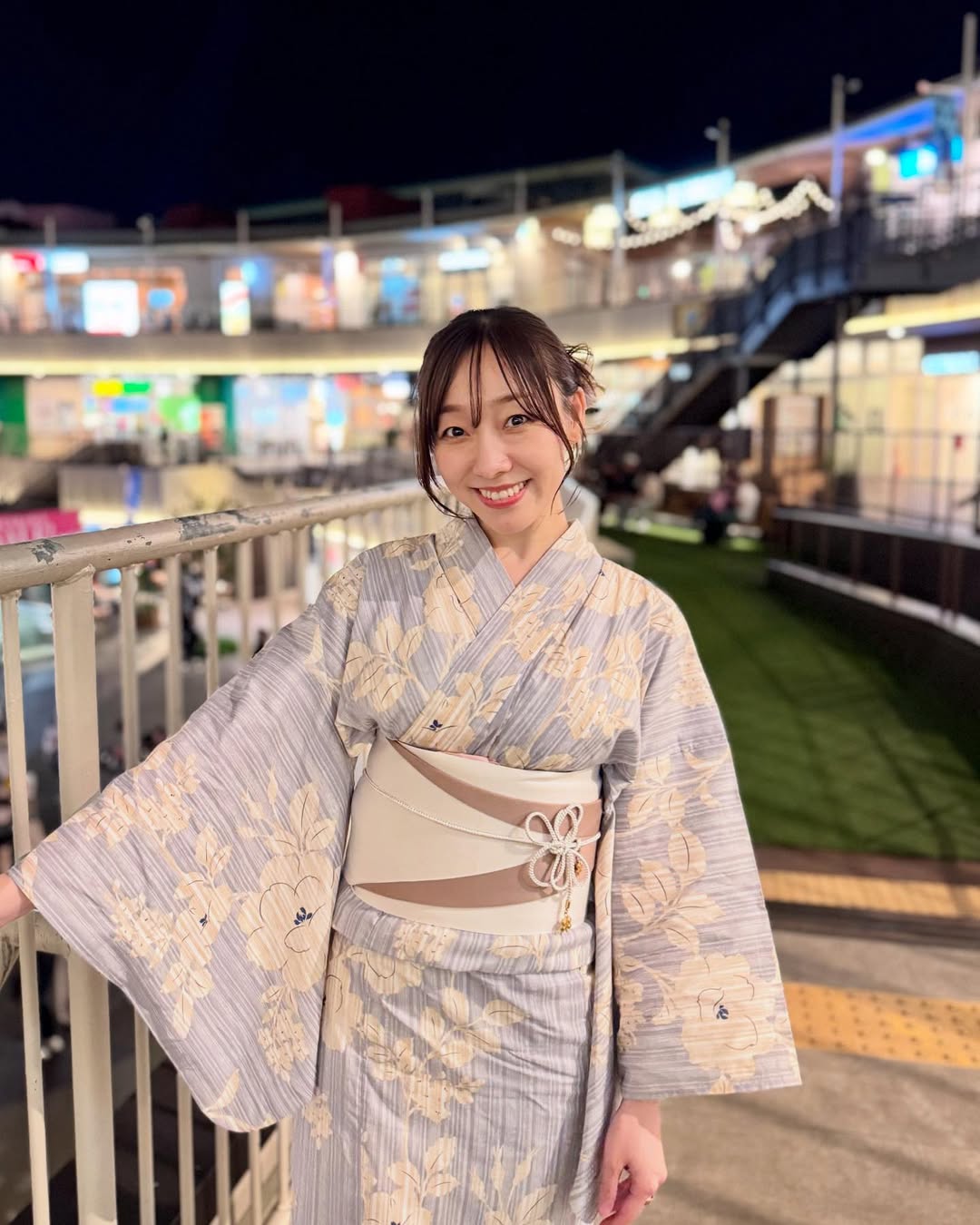 須田亜香里が魅せる水色浴衣姿で夏の涼やかさを演出