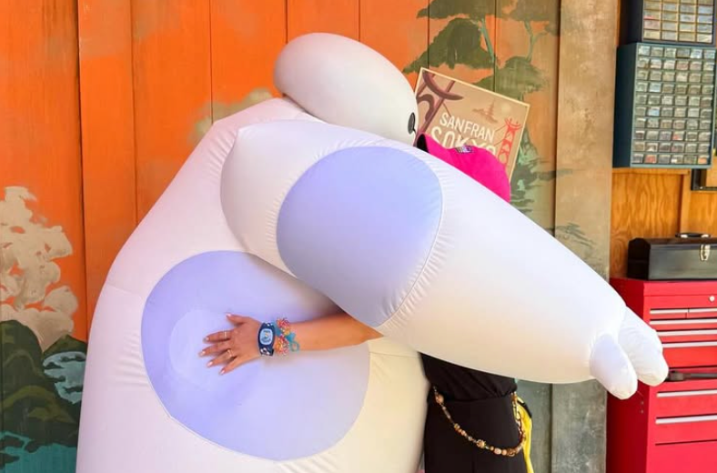 感動の瞬間！新垣里沙が夢に見たベイマックスとのハグ体験