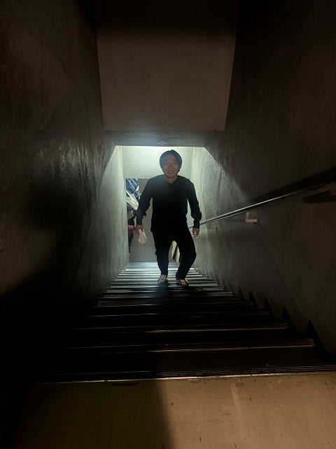 まるでホラー!?エルフ・荒川が投稿したあのコント芸人の迫り来る姿が怖いと話題に