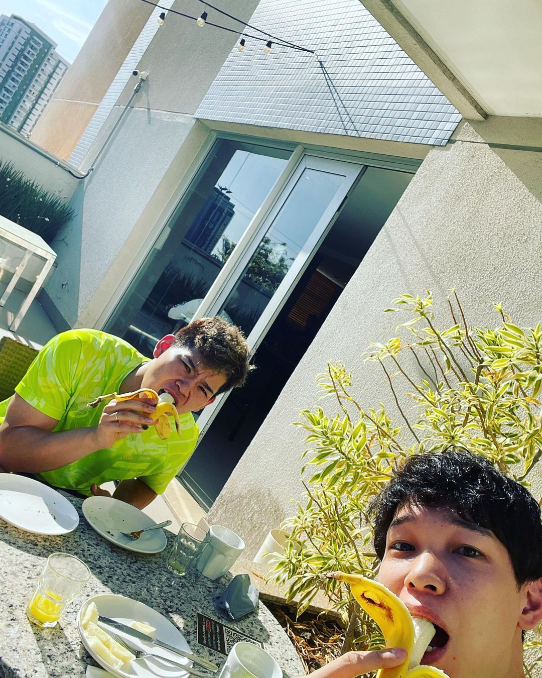 「🦍🍌笑いました🤣」バレーボール 山内晶大が西田有志とのバナナ2ショット公開🍌📸