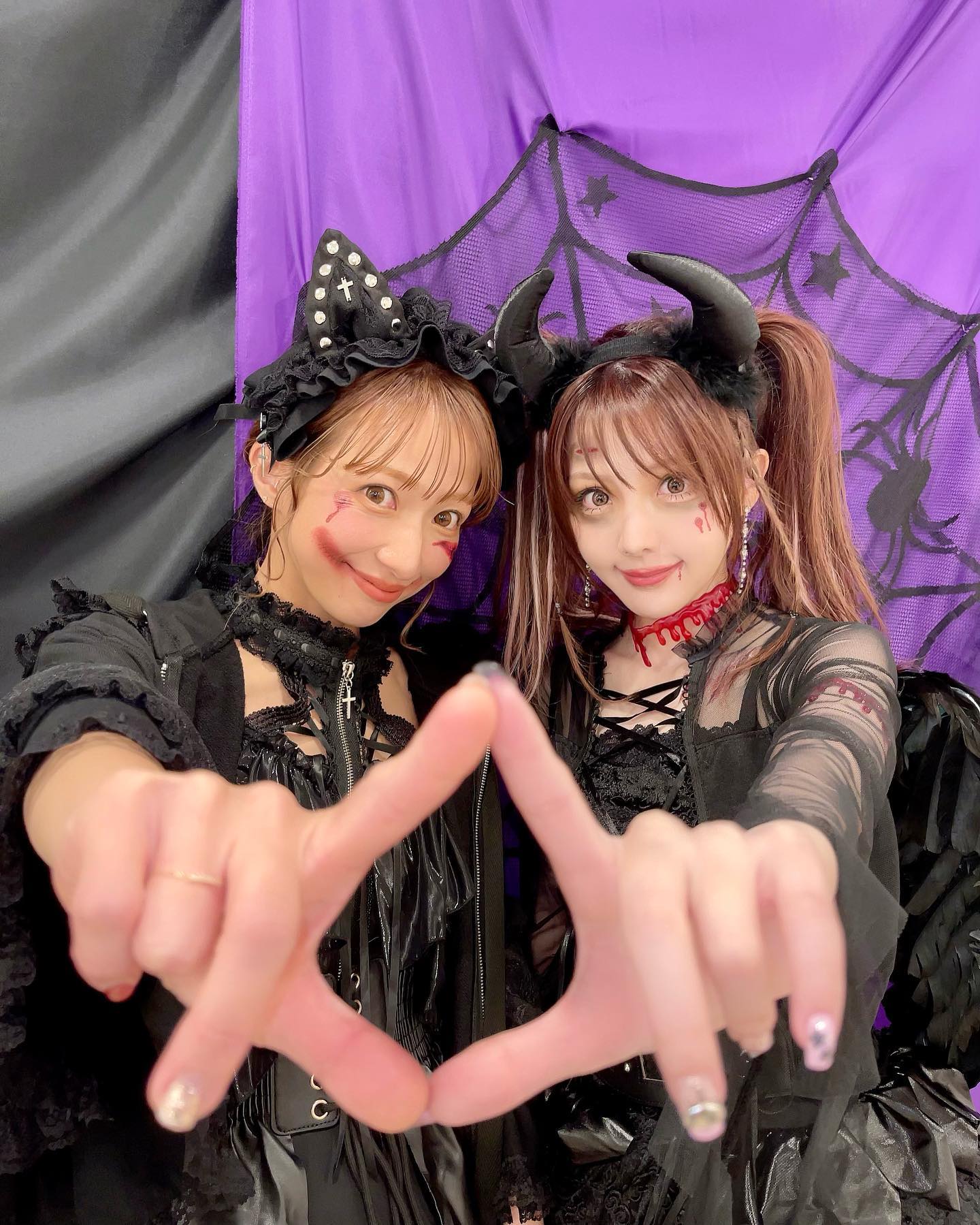 美少女ユニット誕生⁉︎💓 田中れいなと辻希美の2ショットが話題🖤 😈