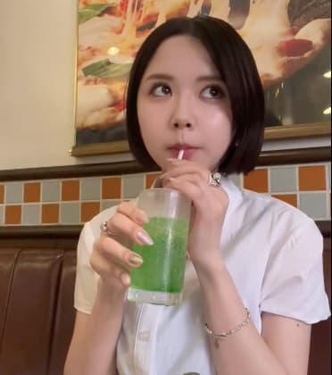 高梨優佳、可愛すぎるもぐもぐタイムを披露！