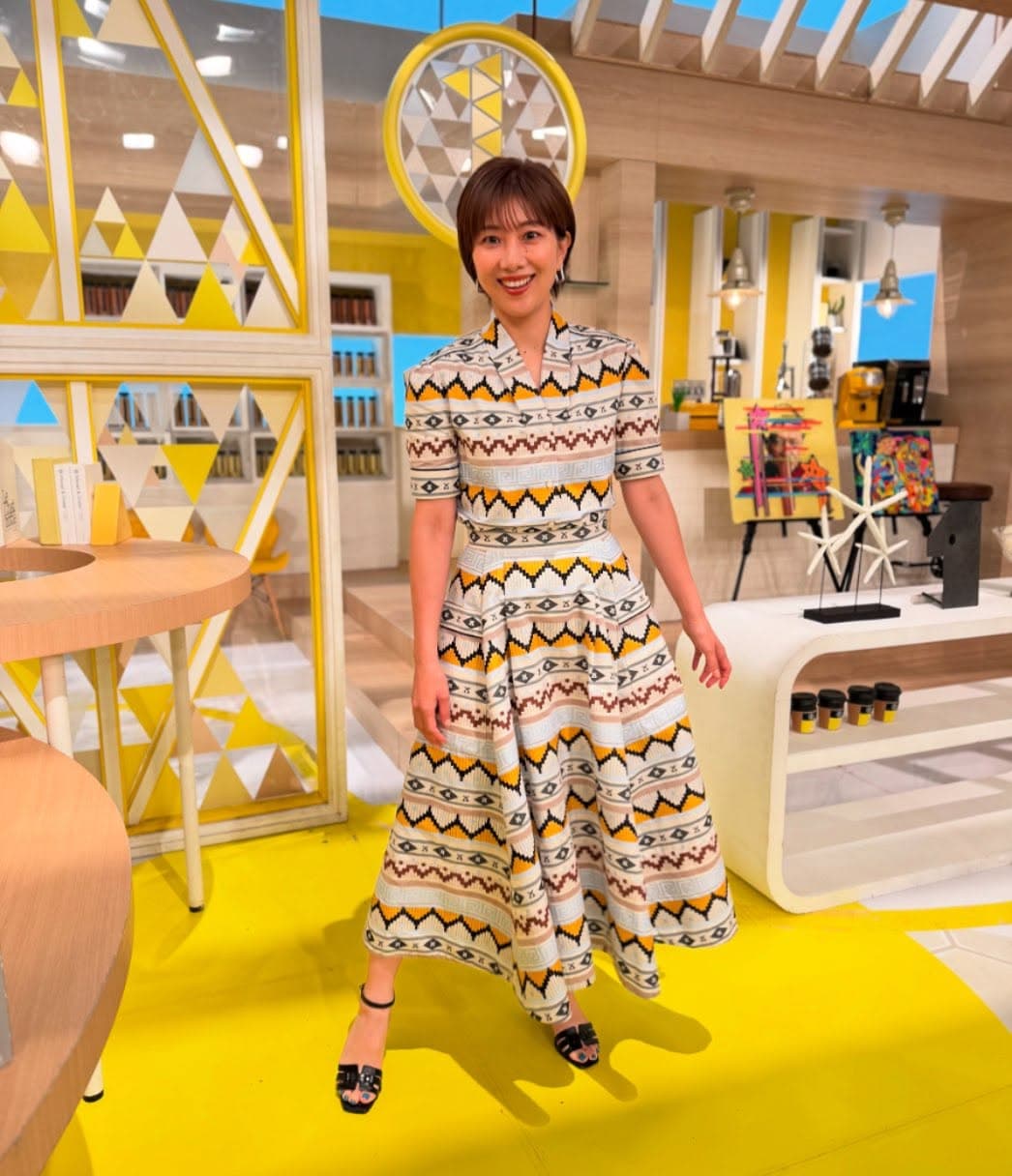 「ジャマイカ?ペルー?笑」潮田玲子、カラフル衣装にツッコミ続出!スタイル抜群すぎる全身ショットも話題