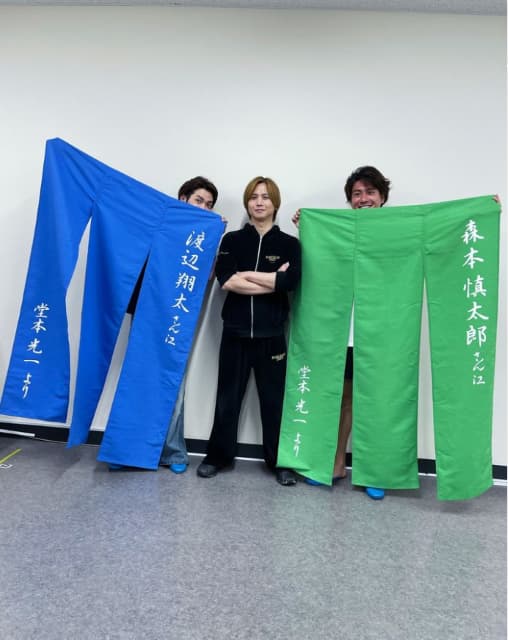 『DREAM BOYS』初日　堂本光一と森本慎太郎、渡辺翔太の3ショット