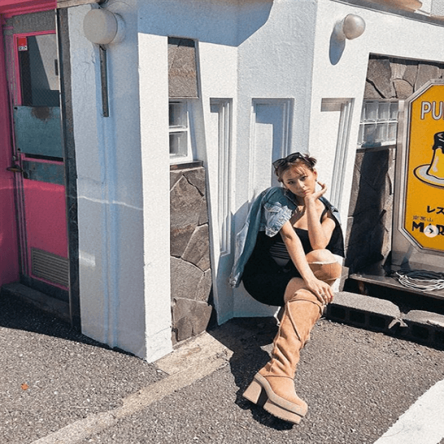 西内まりやが推すブーツとは？全身ショットも公開し、プロポーションにファン「フォトプリントTにして欲しいくらい」