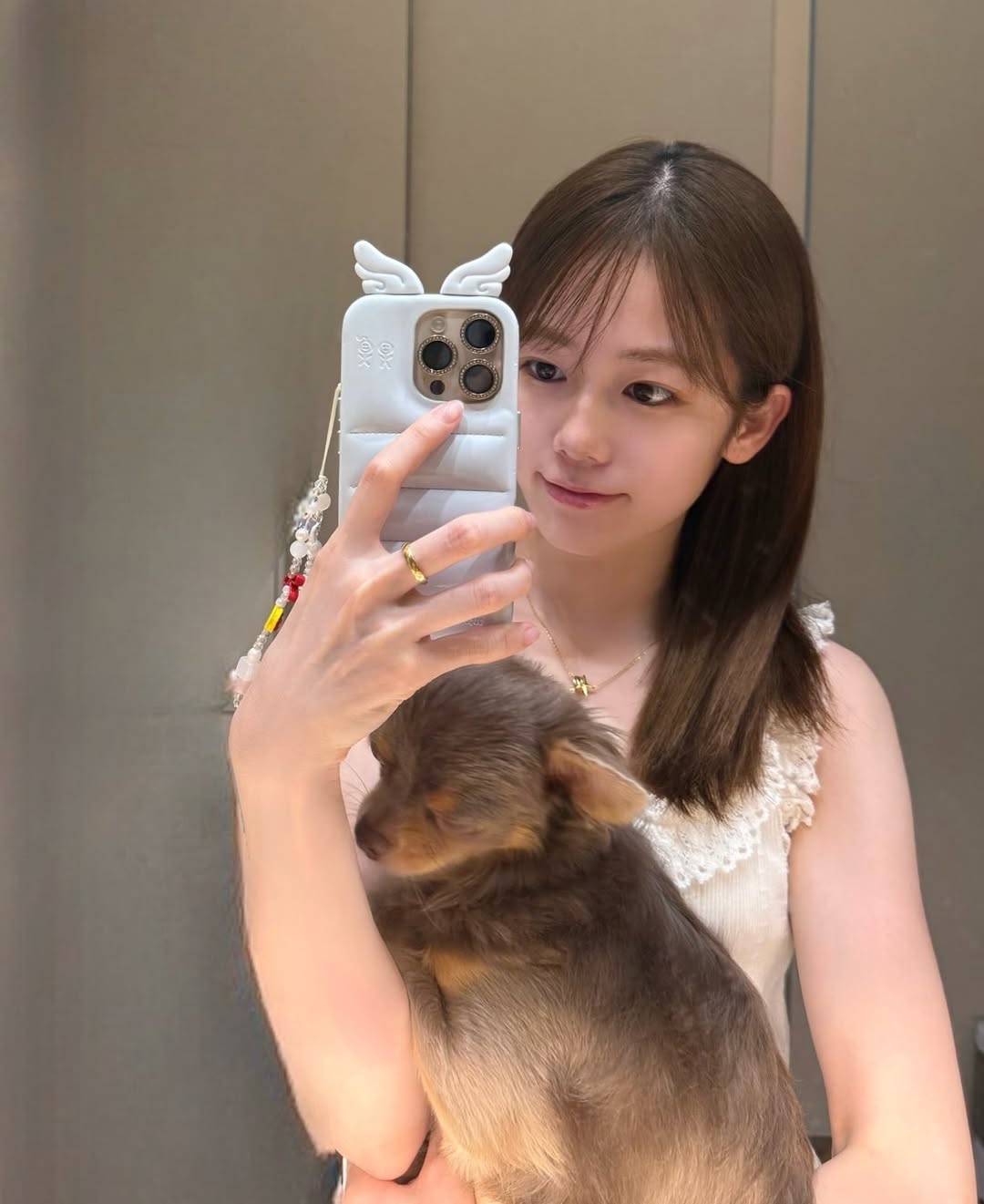 川口葵が愛犬ソルとの2ショットを公開「かわいいが溢れてる」と反響