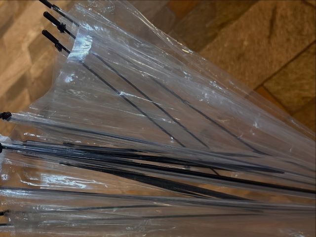 今井春花、雨の日に限って傘が故障。共感を呼ぶちょっと切ない日常の一場面