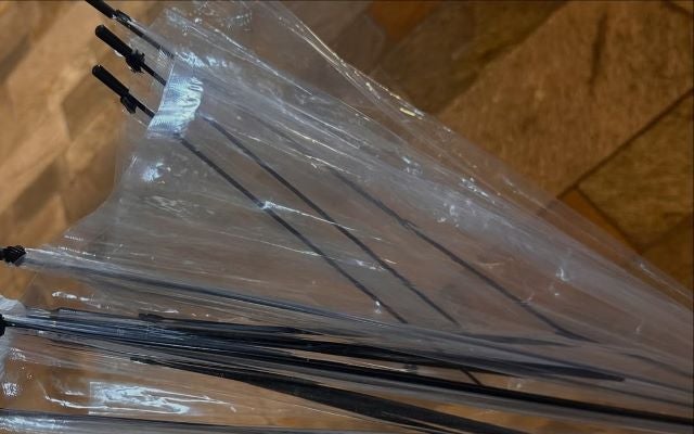 今井春花、雨の日に限って傘が故障。共感を呼ぶちょっと切ない日常の一場面