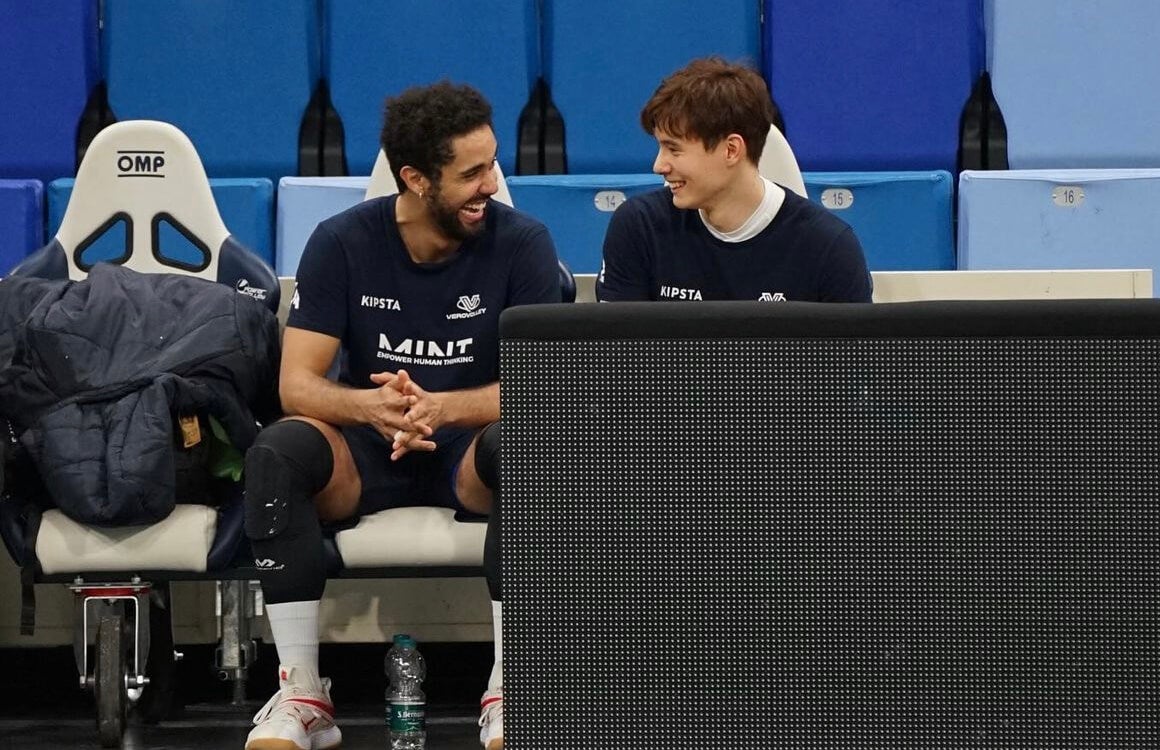 髙橋藍がオフショット公開✨「素敵な仲間達っっっ🤝🏻 ̖́-」