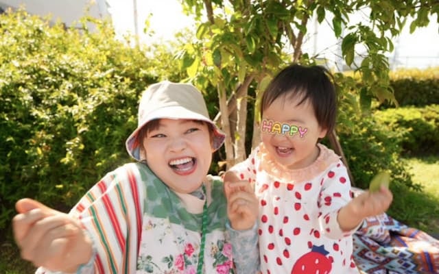 柳原可奈子が公園日和のショットを投稿にファンほっこり