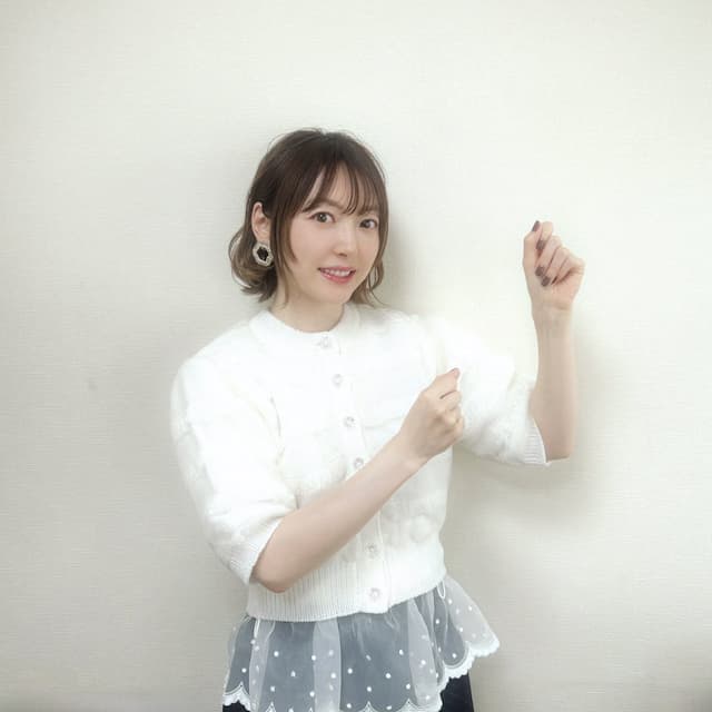 花澤香菜がXに自身の写真をアップ！「連休明け元気にいきましょう」