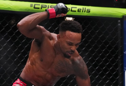 UFC 忘れられない衝撃KO！フェザー級戦線に新たな主役誕生