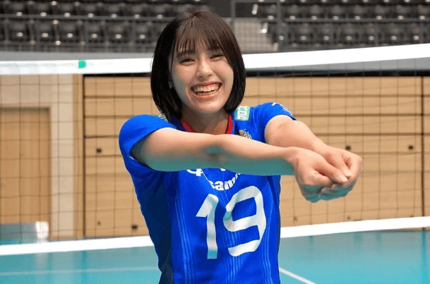 「こんな綺麗な19歳が存在するんですね」美女バレーボール選手・井上未唯奈、”トス姿まで美しい誕生日ショット”に絶賛＆祝福
