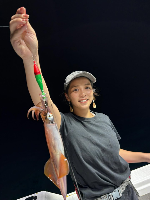 元レスラー美女グラドル 山岡雅弥、初めて◯◯釣りに挑戦！ゲットしたアレに可愛すぎるスマイル披露！