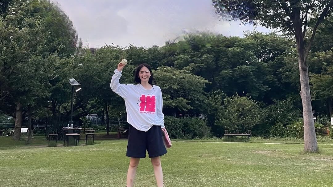 「蛙化じゃない、これが私のデフォルト」始球式に挑む鈴木愛理の“全力練習動画”にファン沸騰！