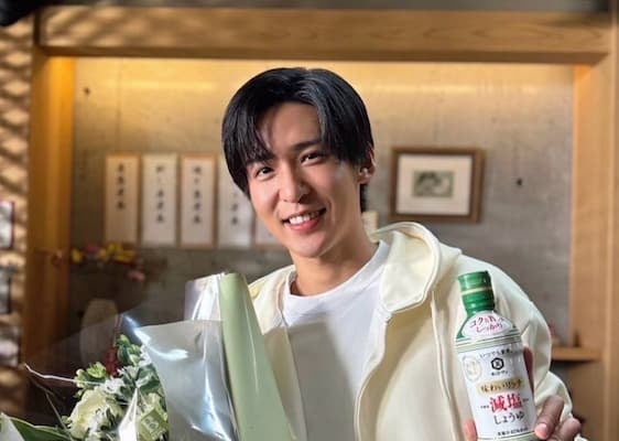 SnowMan・目黒蓮がCMオフショットを投稿！満面の笑みにファンメロメロ