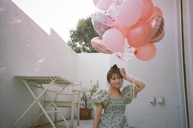 秋元真夏が30歳の誕生日を迎える SNS各所でお祝いの嵐