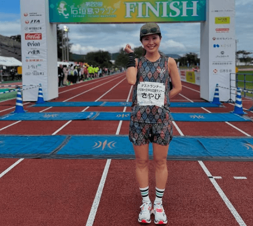 「超かわいかったよー」日本一愉快な応援ランナー、石垣島マラソン・1位の記念フォトが話題沸騰！「元気百倍なりました」