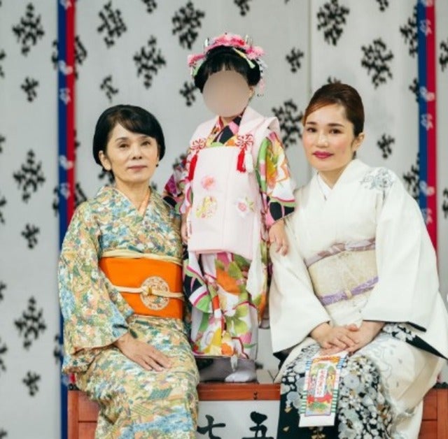 「ファイティングポーズとかすなっ！」平野ノラの娘のバブ子が七五三で奇跡の一枚！？